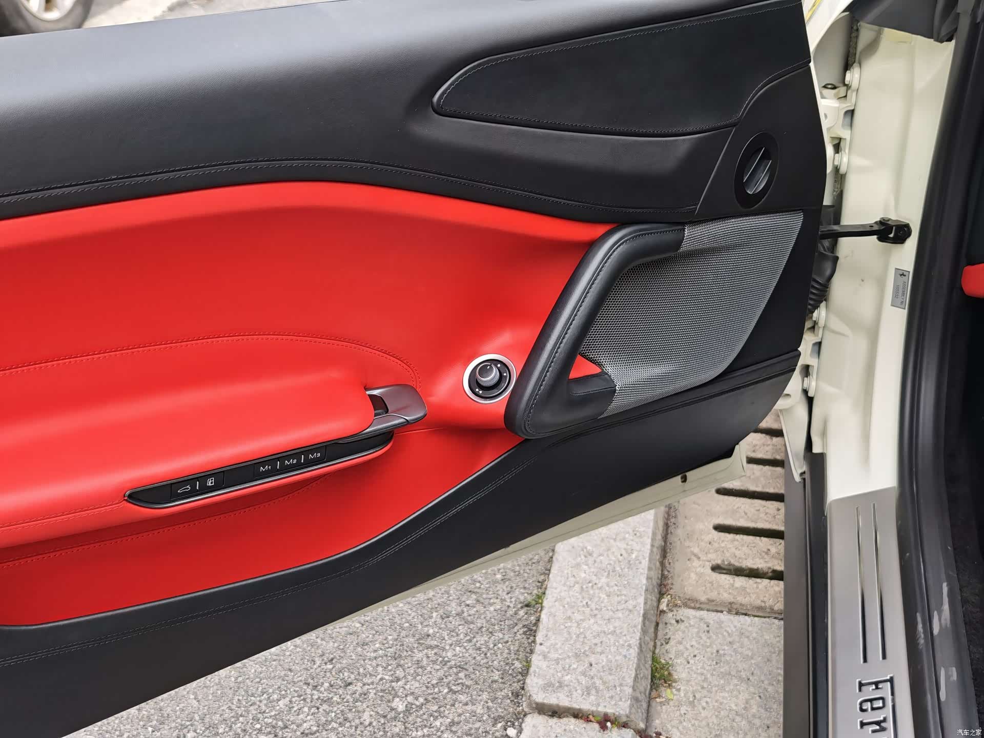Ferrari GTC4Lus, 2019 25
