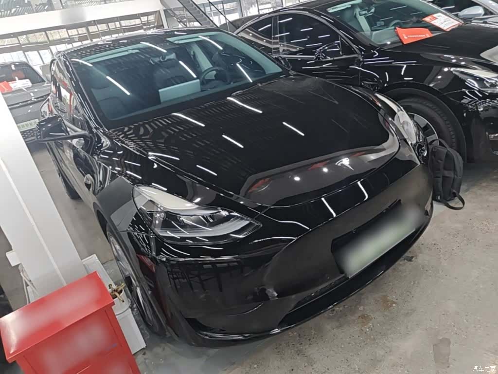 Tesla Model Y, 2023 4