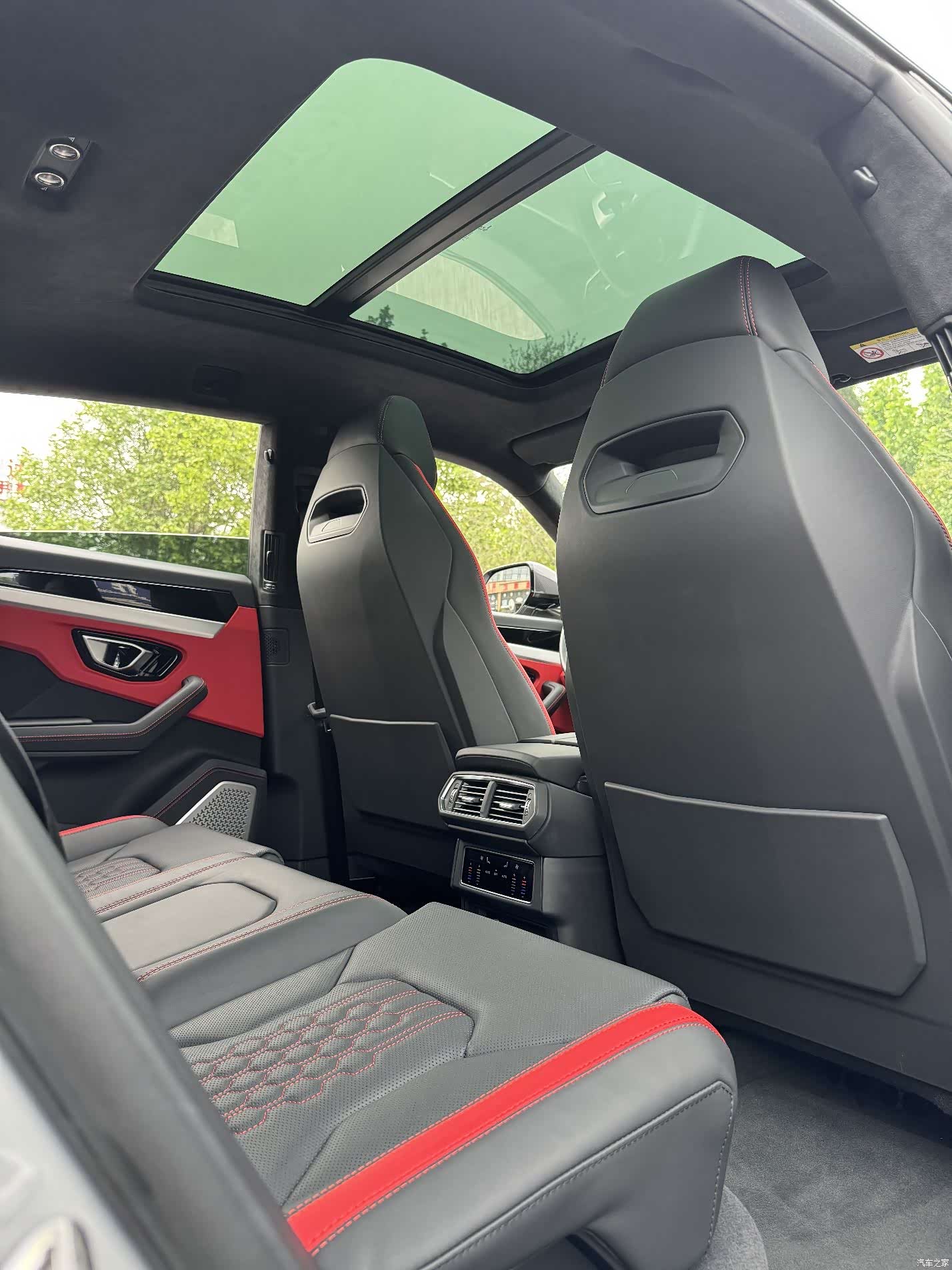 Lamborghini Urus, 2024 21