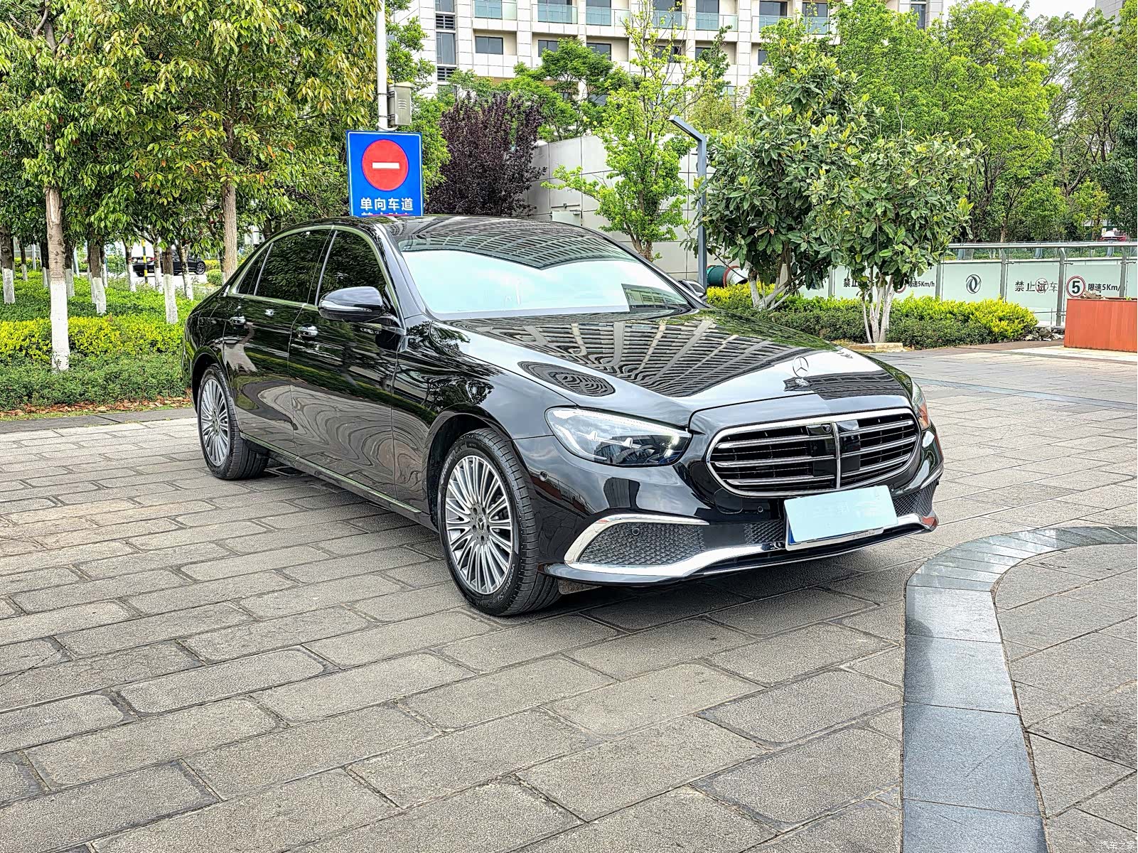 Mercedes-Benz E-Class, 2023 3