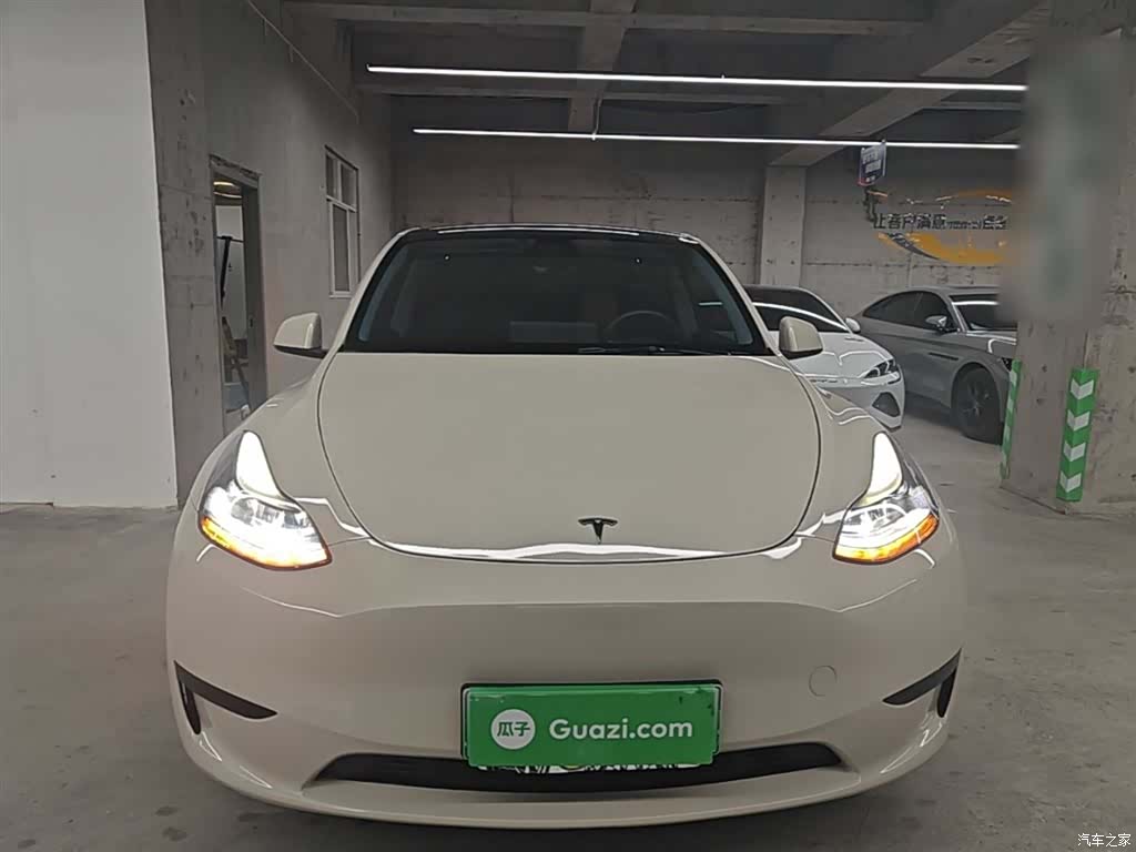 Tesla Model Y, 2023 3