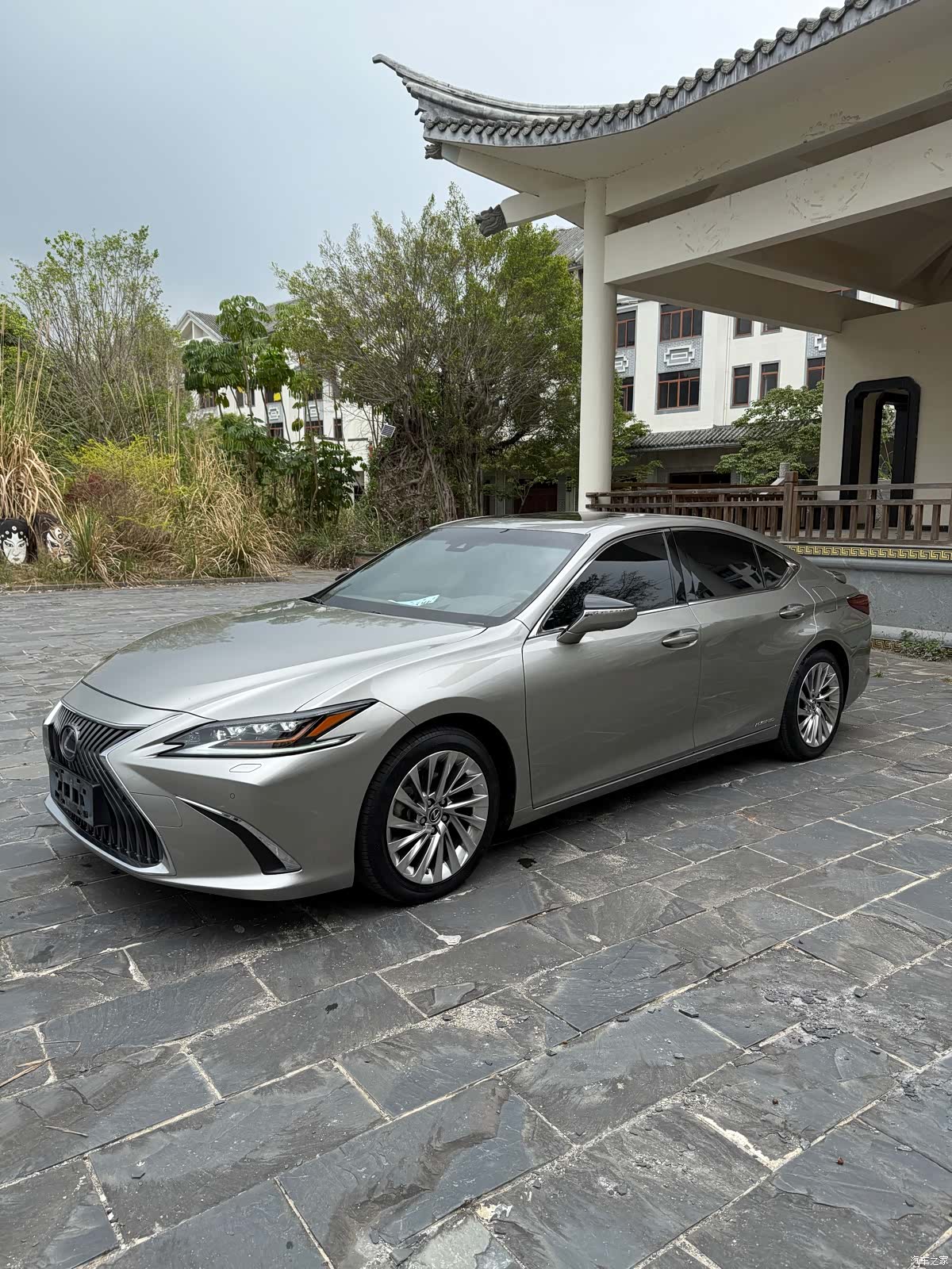 Lexus ES, 2020 3