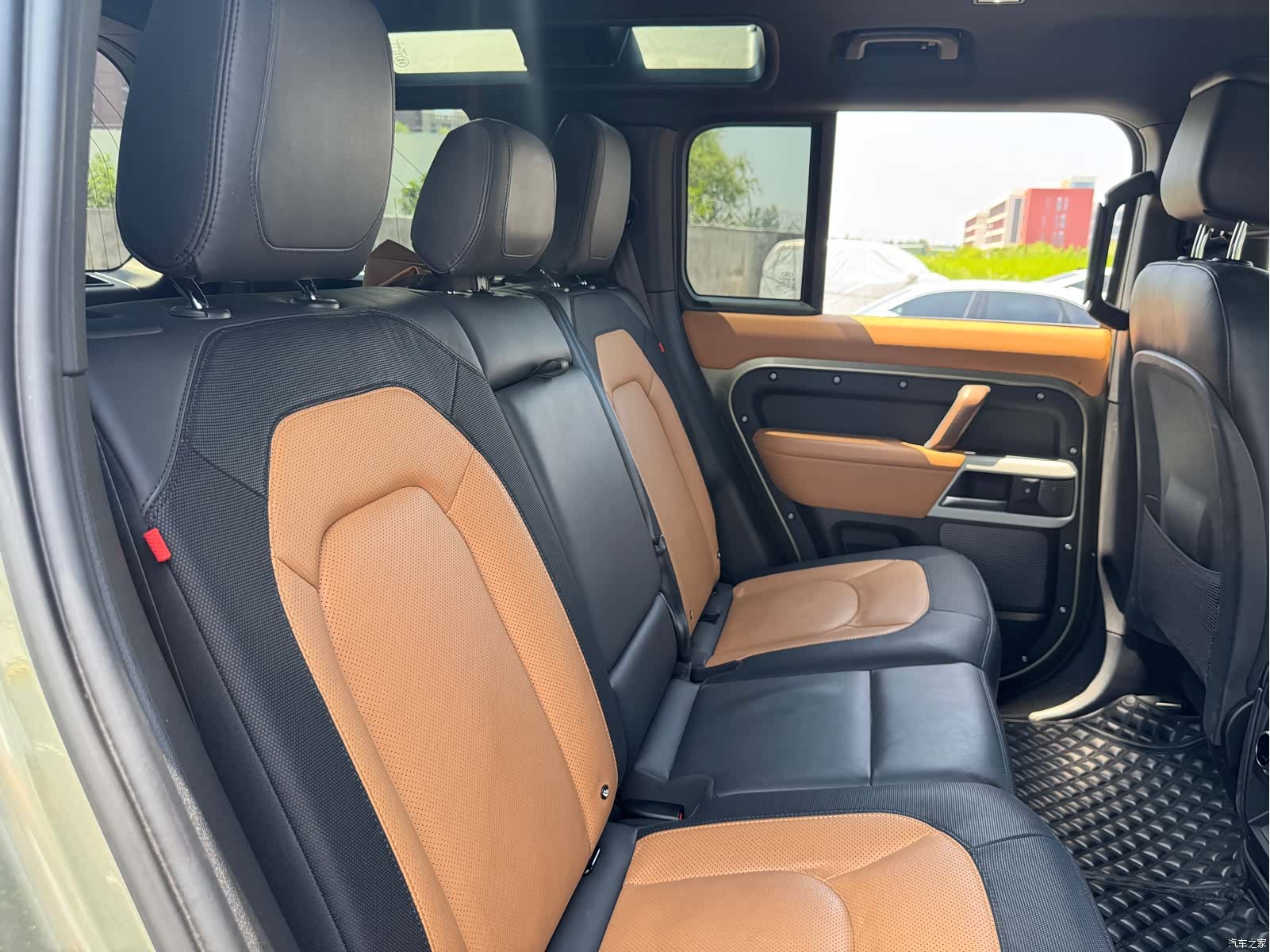 Land Rover Defender, 2023 18