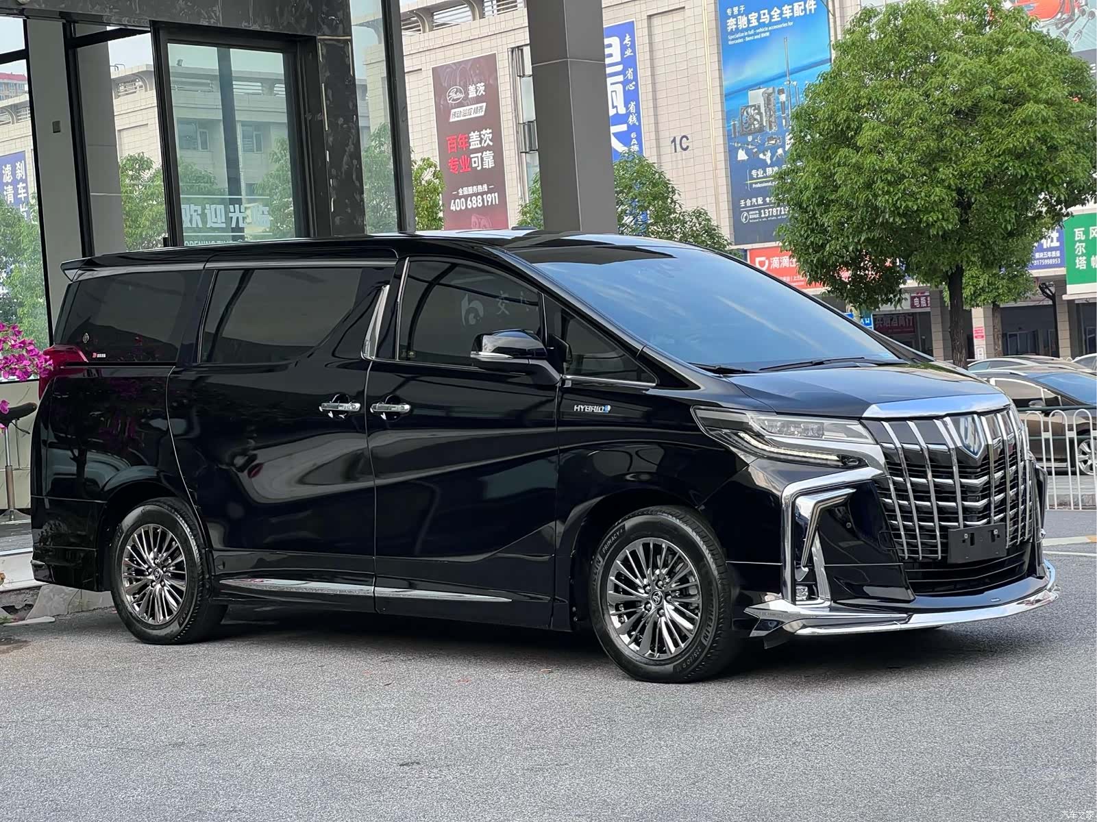 Toyota Alphard, 2022 3