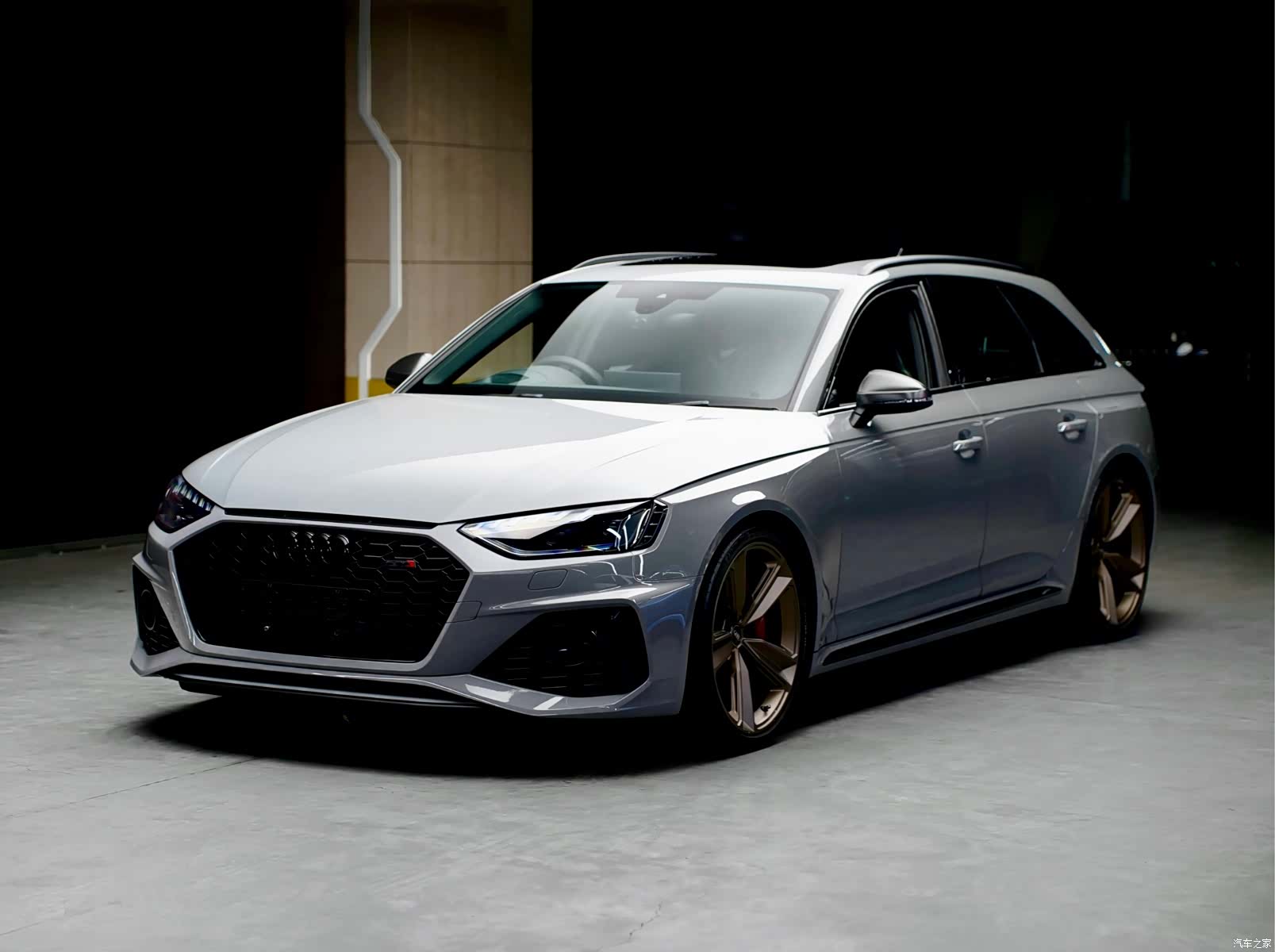 Audi RS4, 2022 1