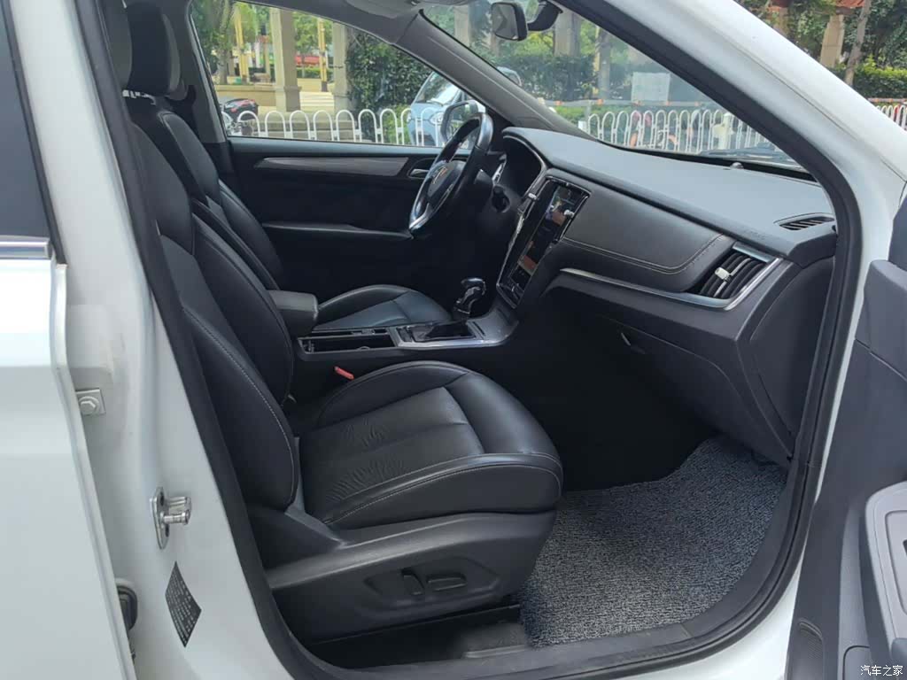 Roewe RX5, 2016 25