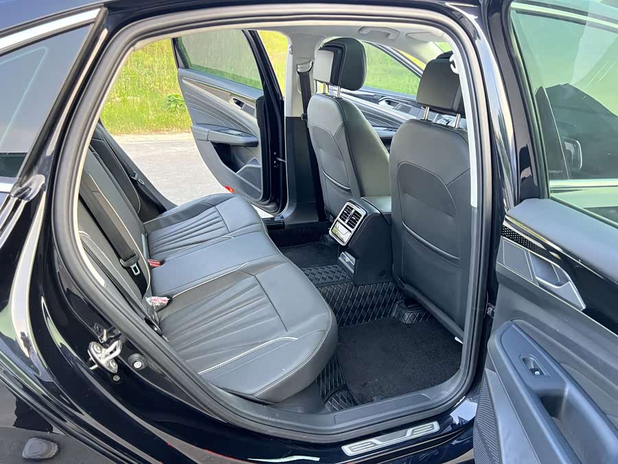 Volkswagen Passat 2024, фото 18