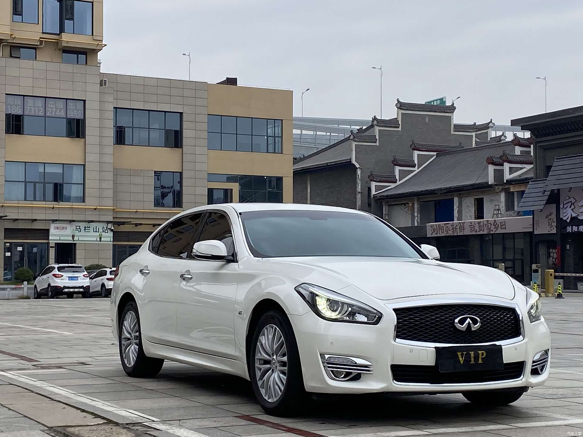 Infiniti Q70, 2017 3