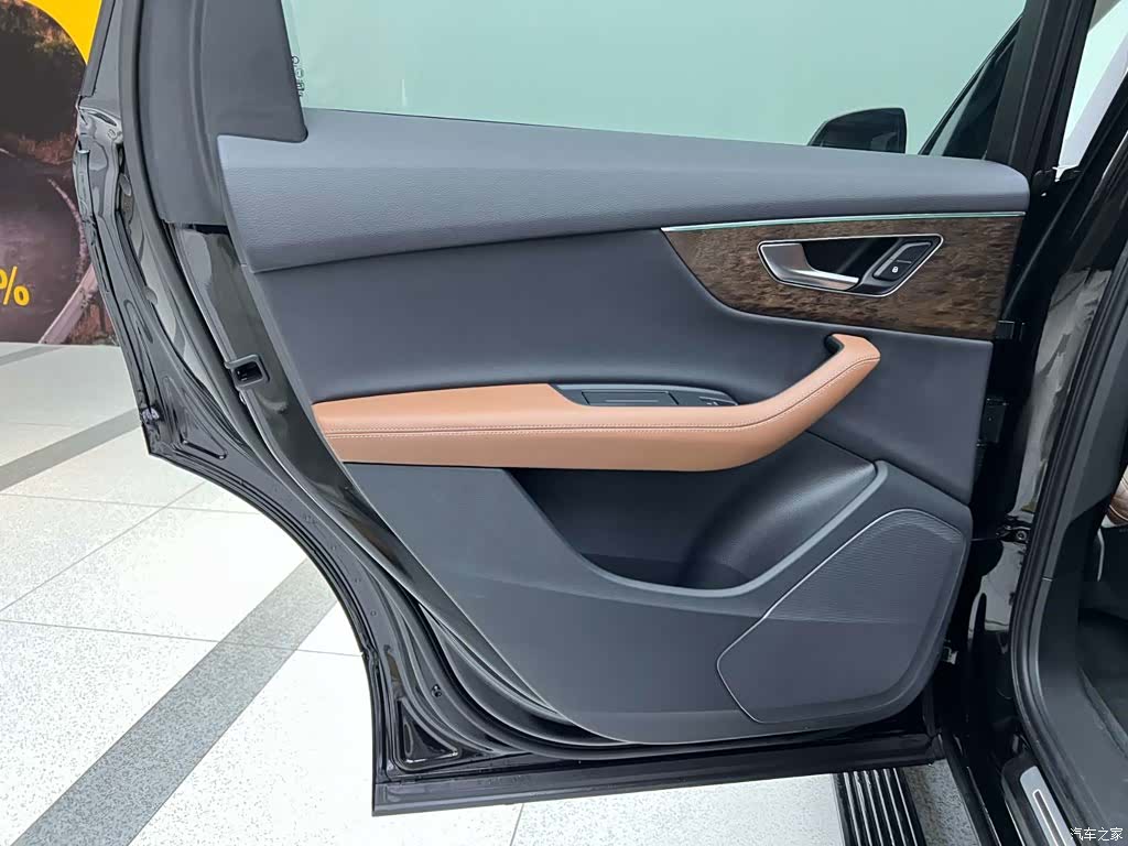 Audi Q7, 2024 8