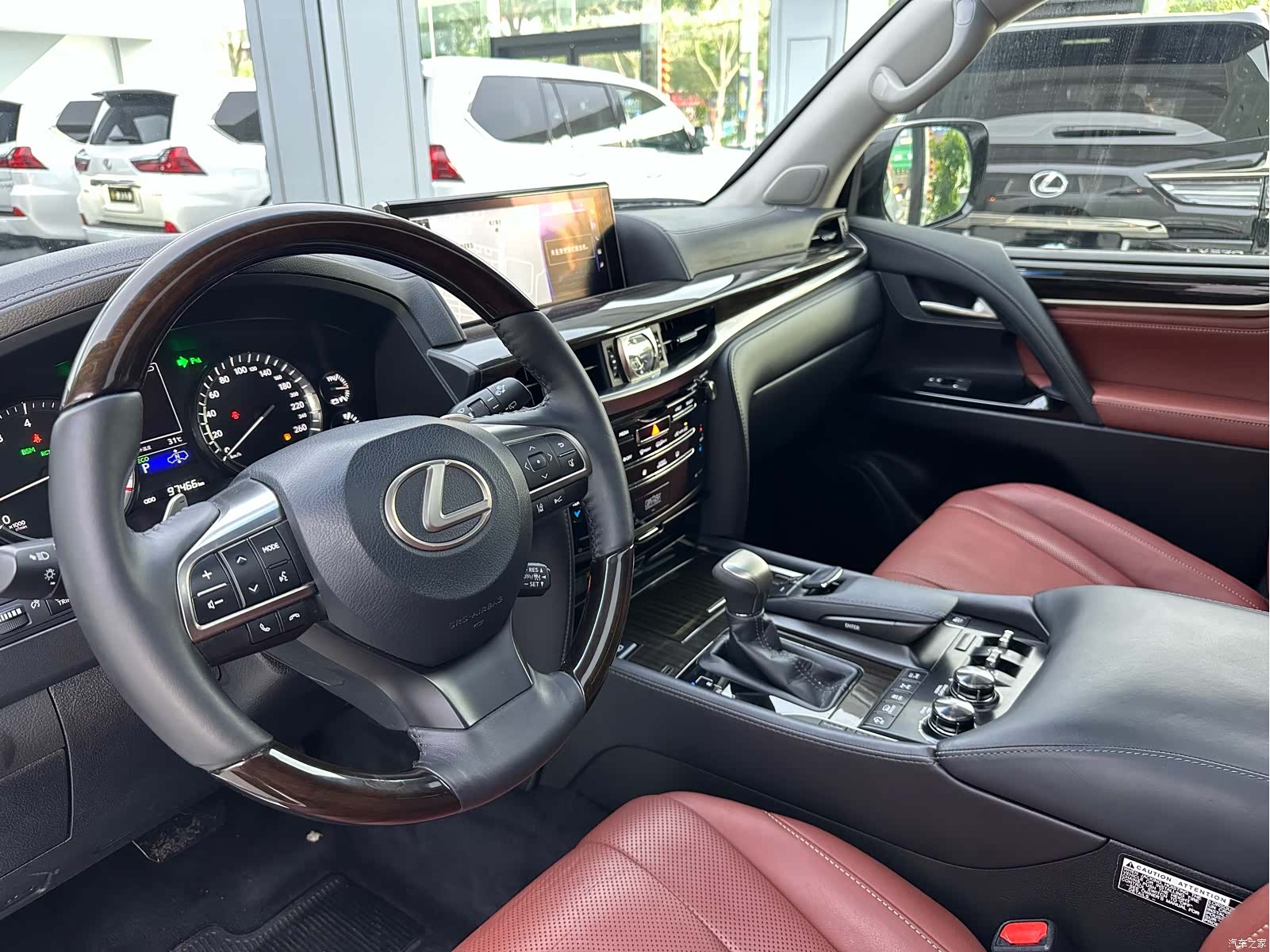 Lexus LX, 2017 16