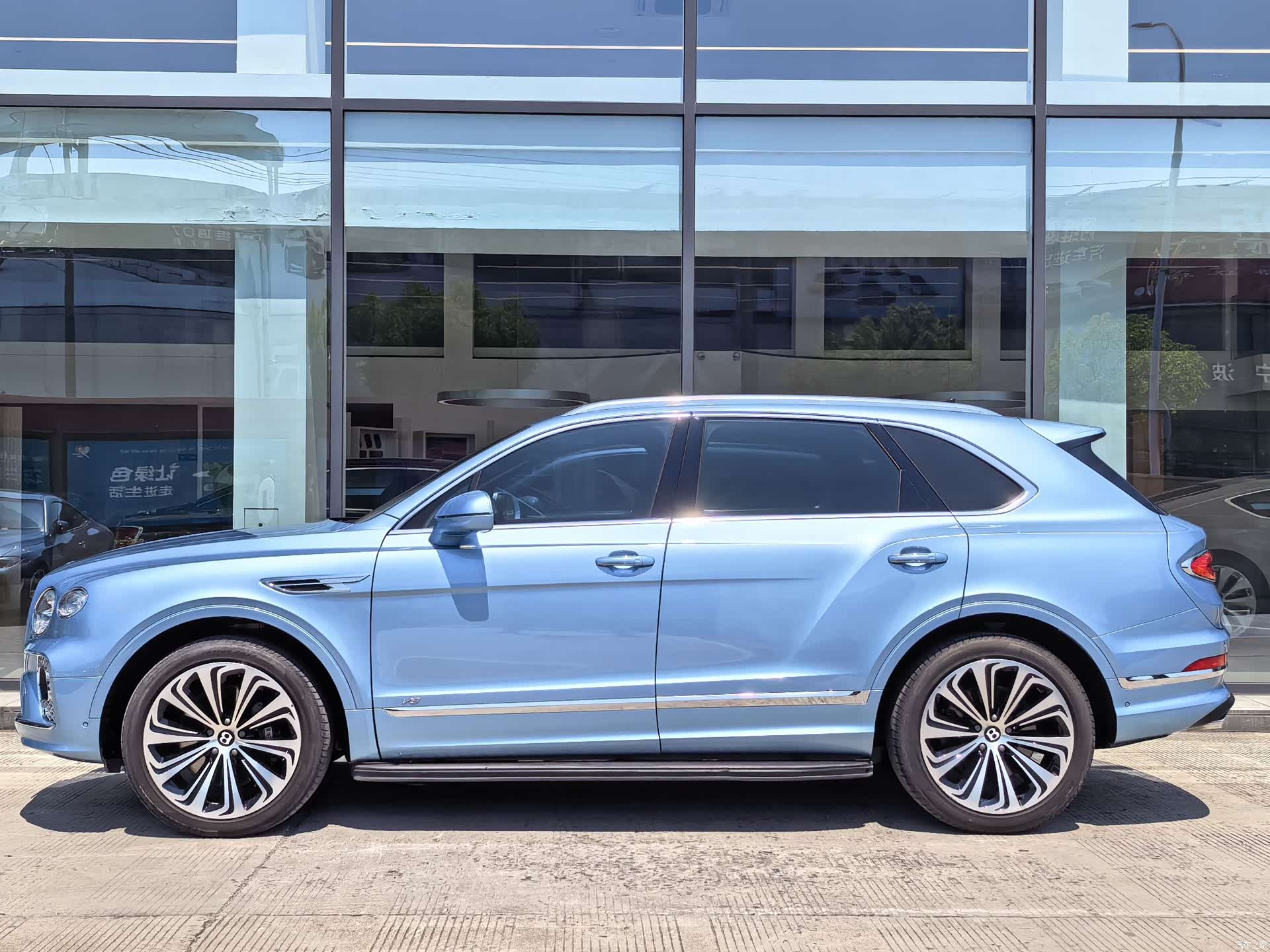 Bentley Bentayga, 2022 3