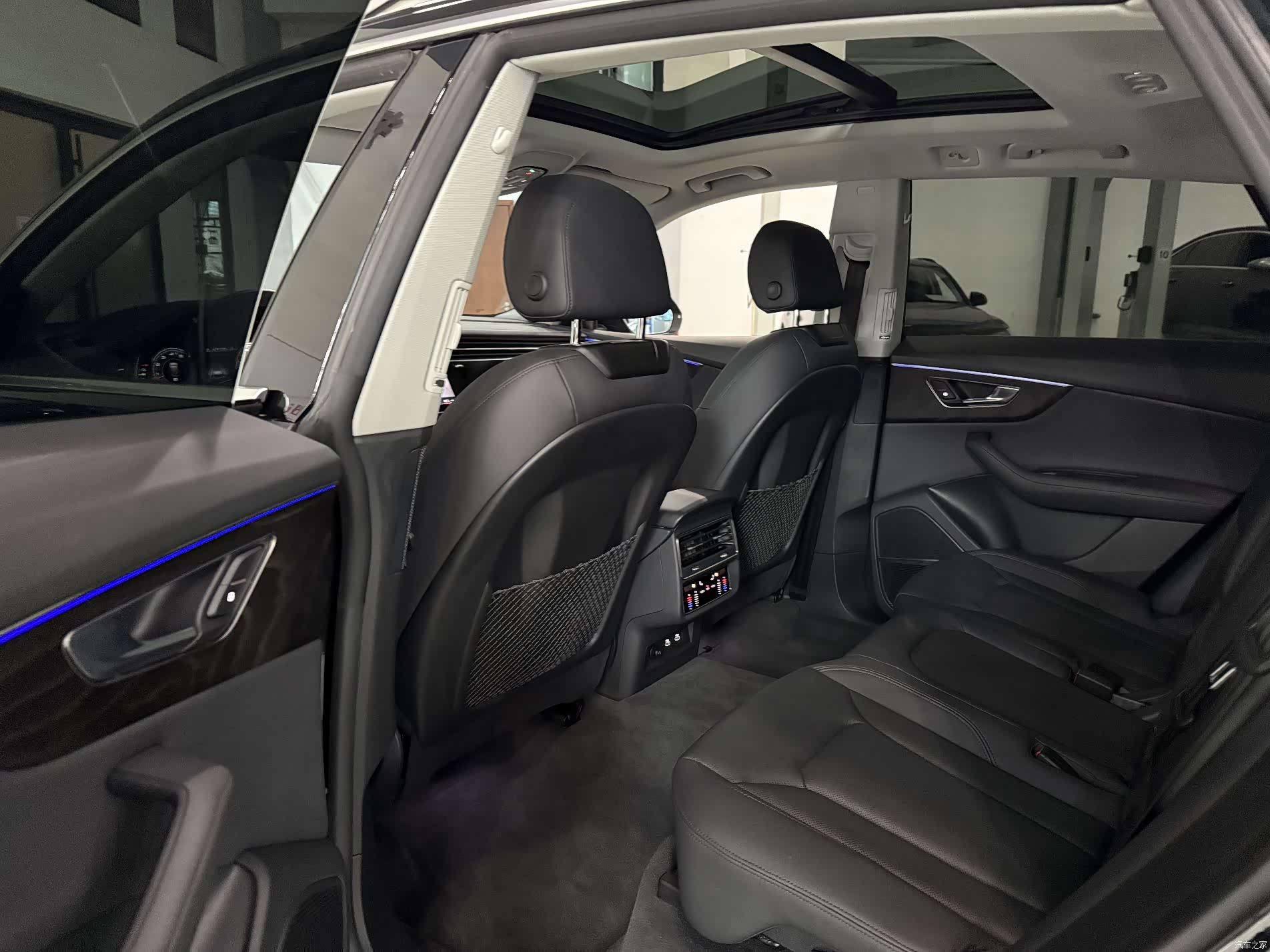 Audi Q8, 2023 9