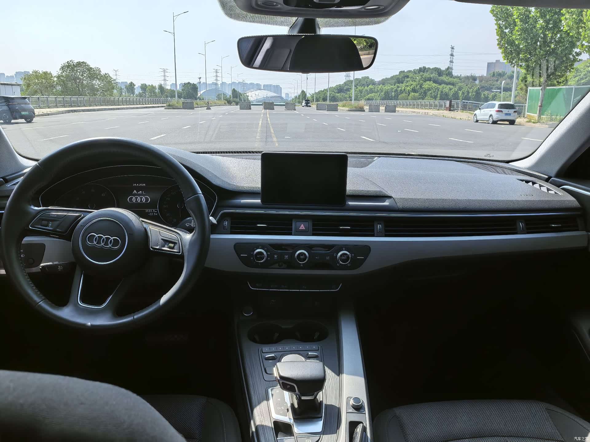 Audi A4L, 2019 6
