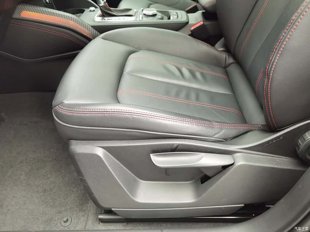 Audi Q2L, 2024 20