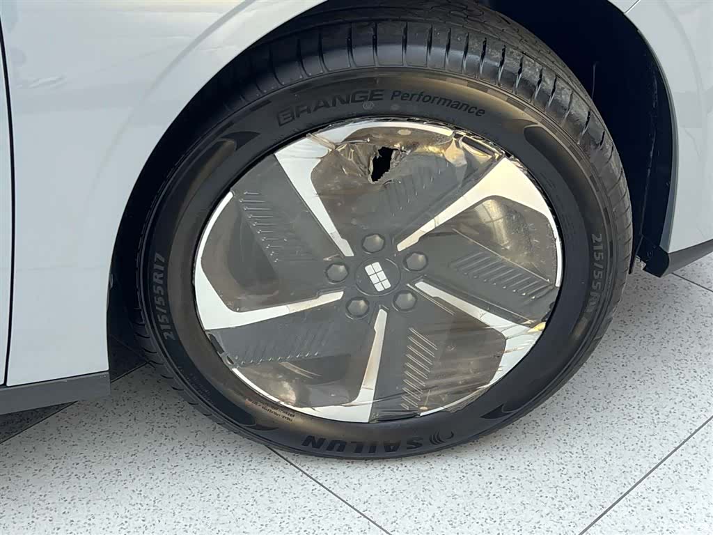 Geely Galaxy L6, 2025 11