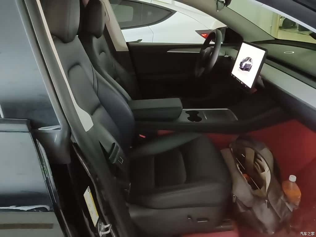 Tesla Model Y, 2023 25