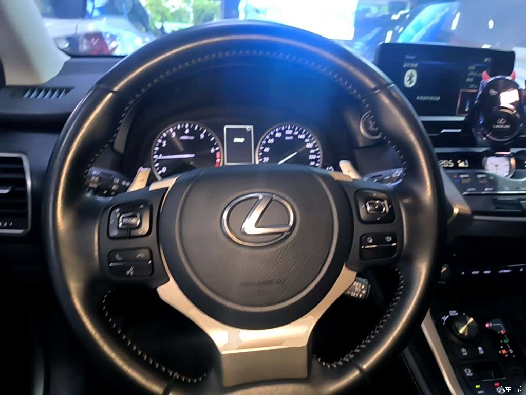 Lexus NX, 2020 11