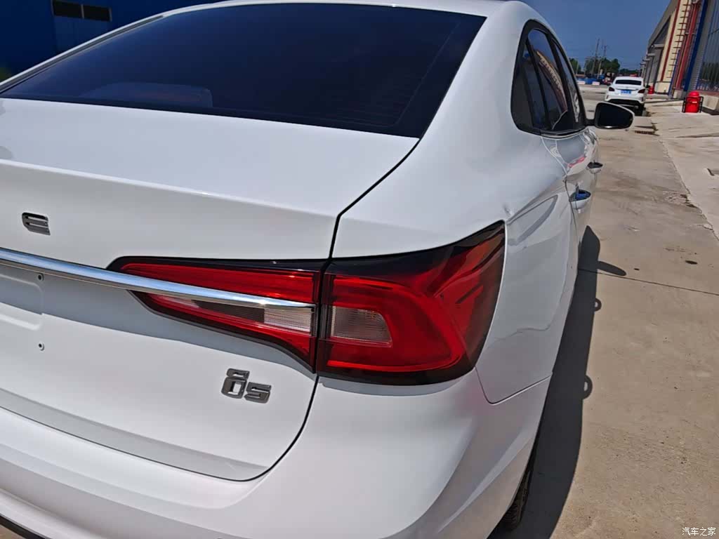 Roewe i5, 2019 8