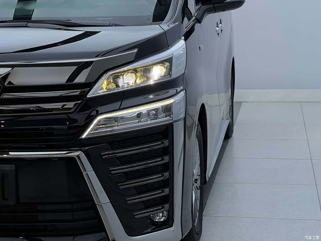 Toyota Vellfire, 2023 4