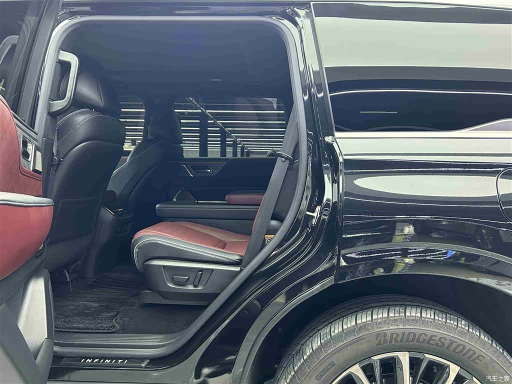 Infiniti QX80, 2025 7