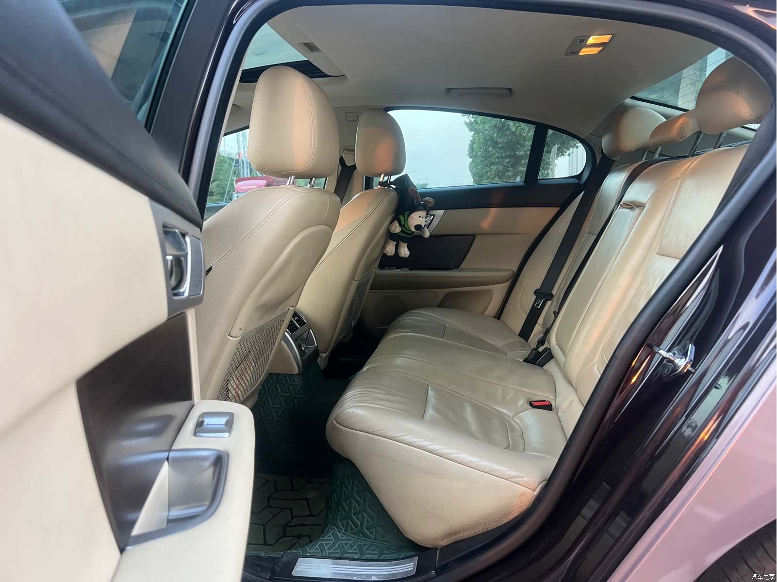 Jaguar XF, 2014 9