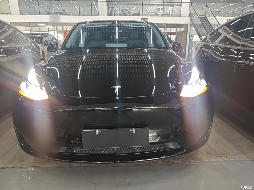 Tesla Model Y, 2023 3