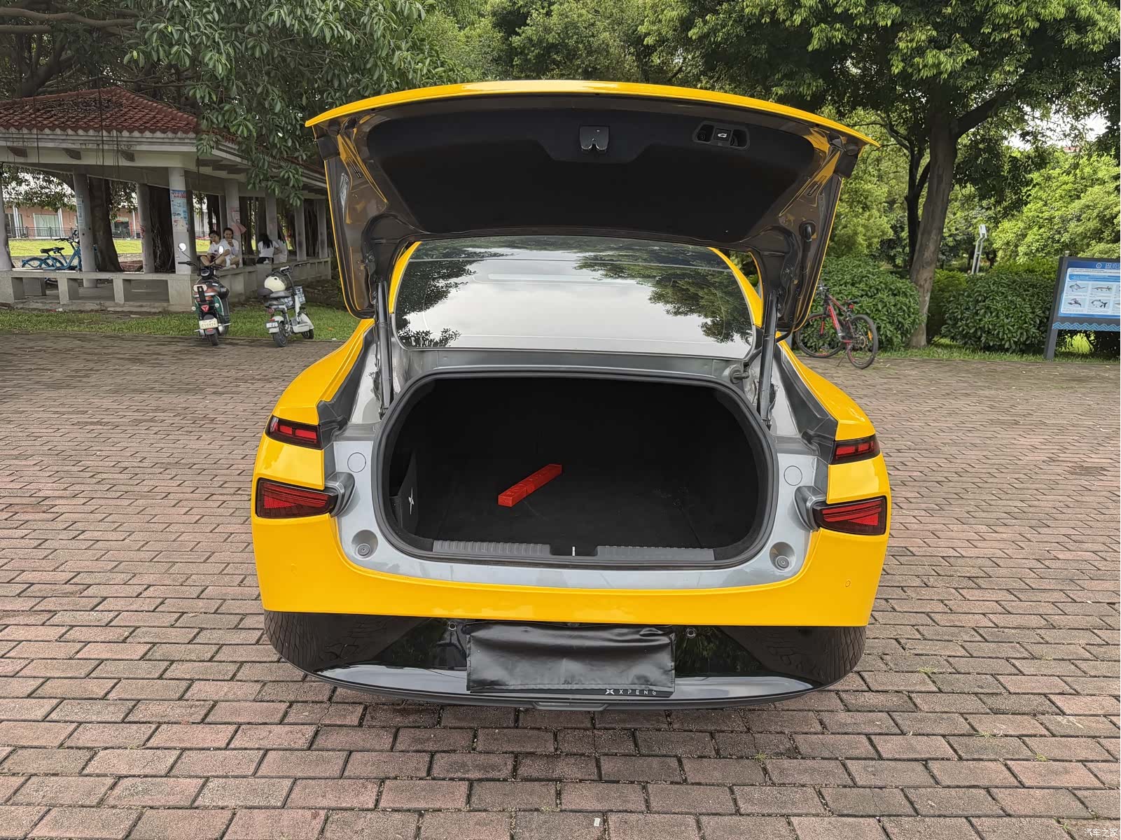 Xpeng P7, 2020 13