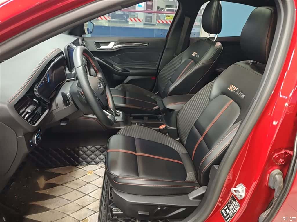Ford Focus, 2023 15