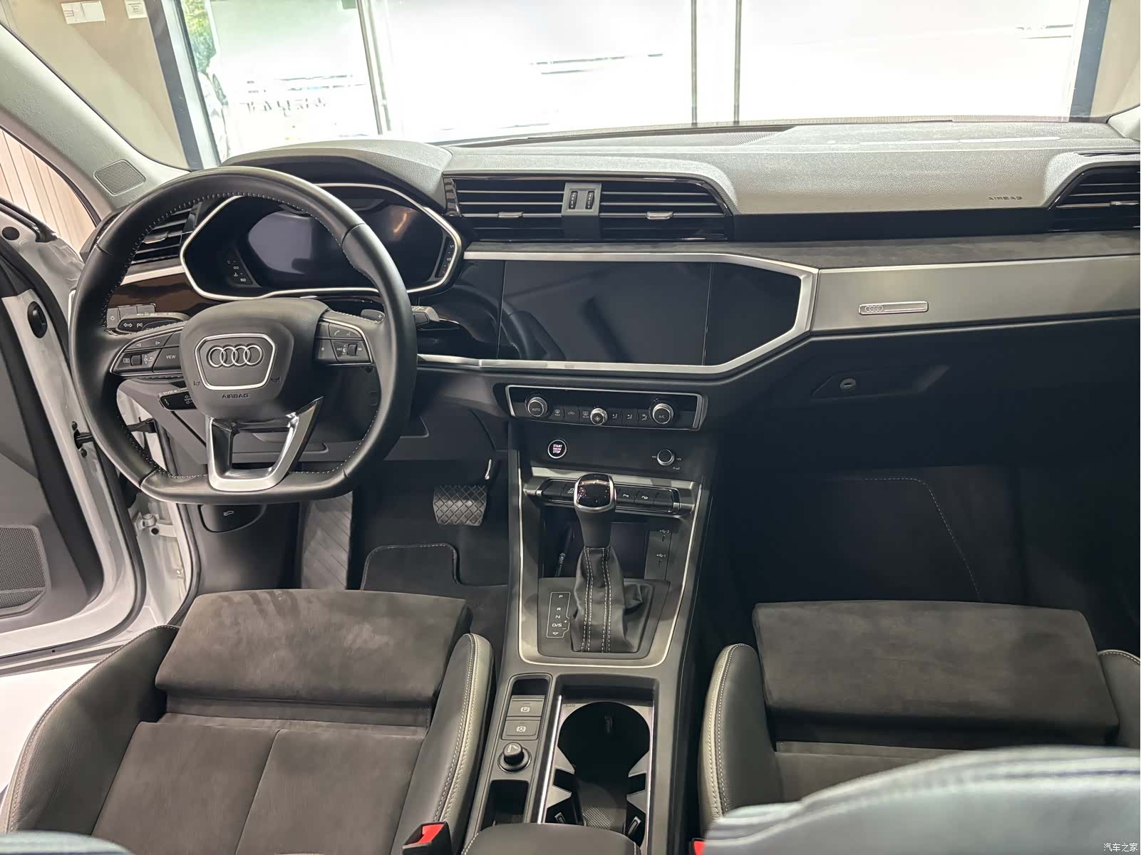 Audi Q3, 2022 12