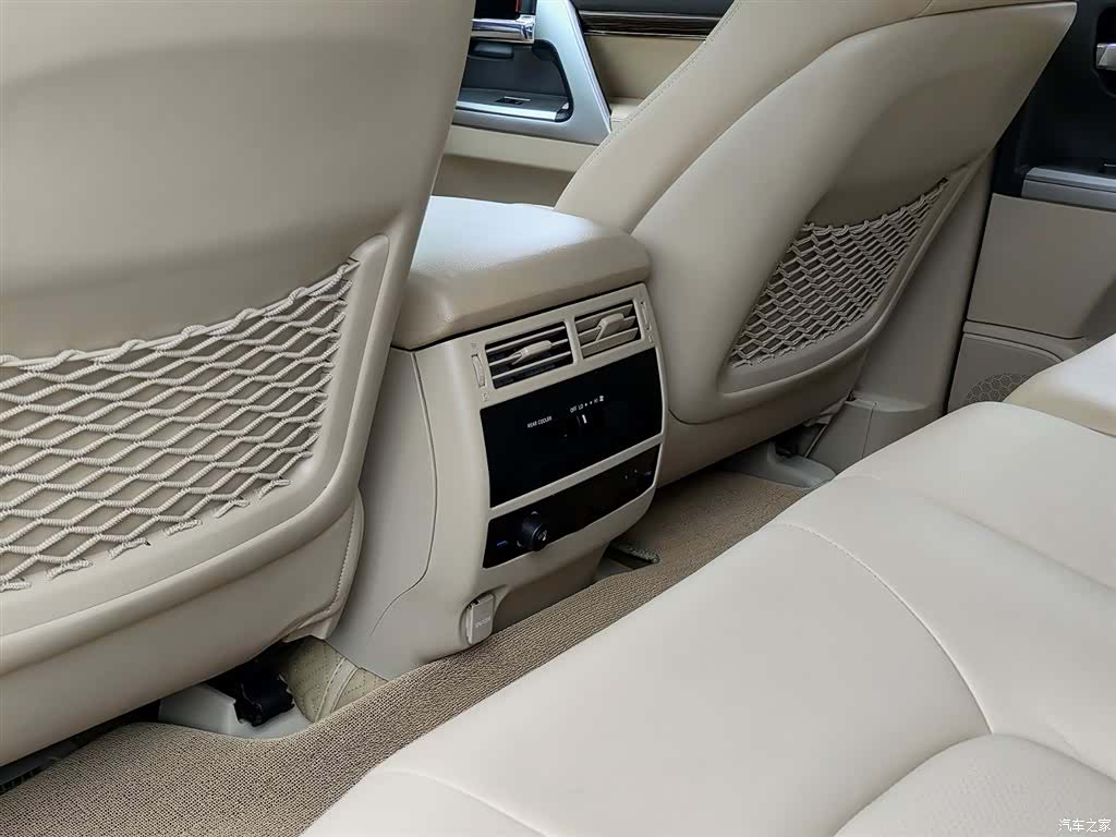 Toyota Land Cruiser, 2019 9