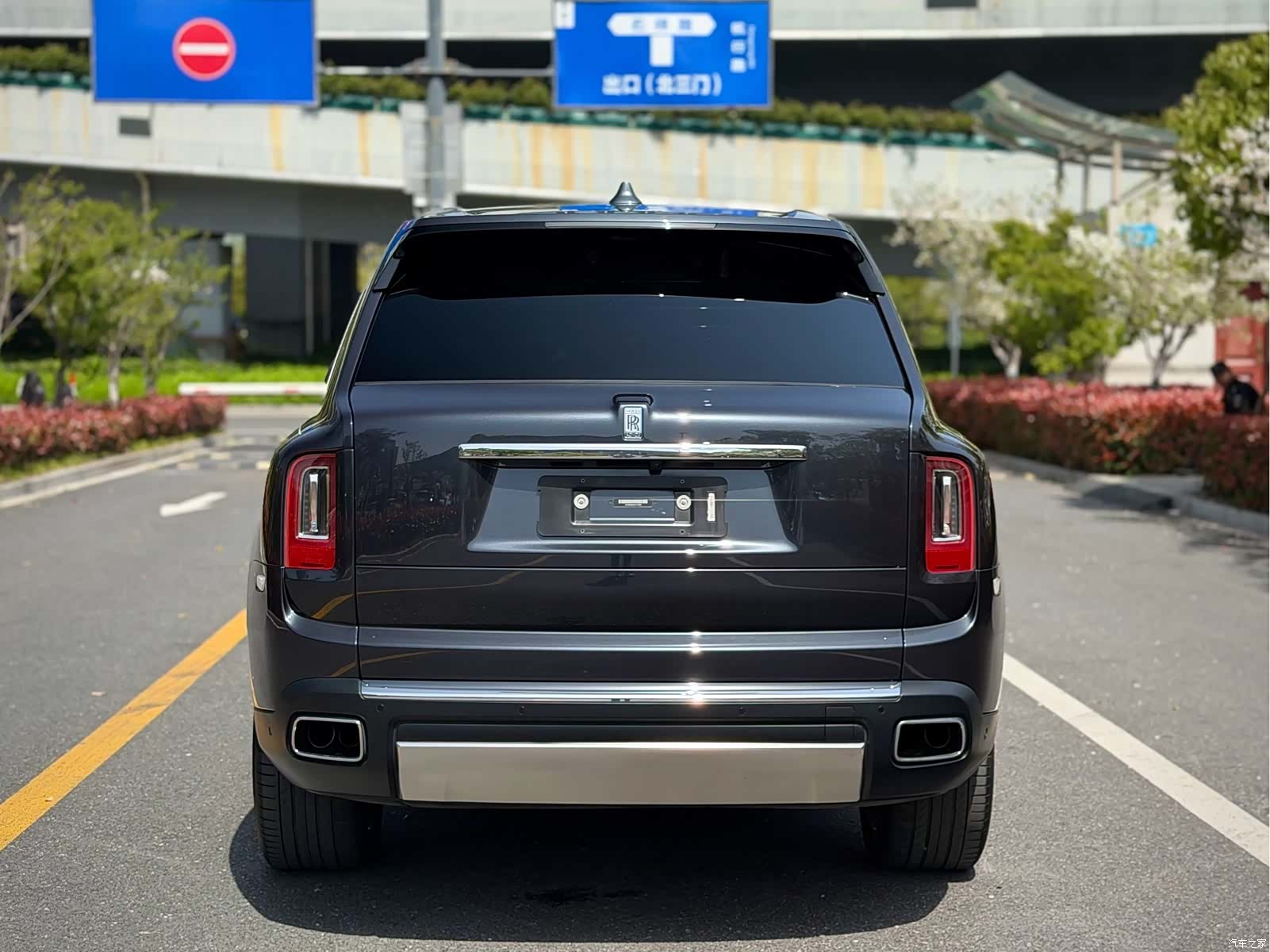 Rolls-Royce Cullinan, 2019 3