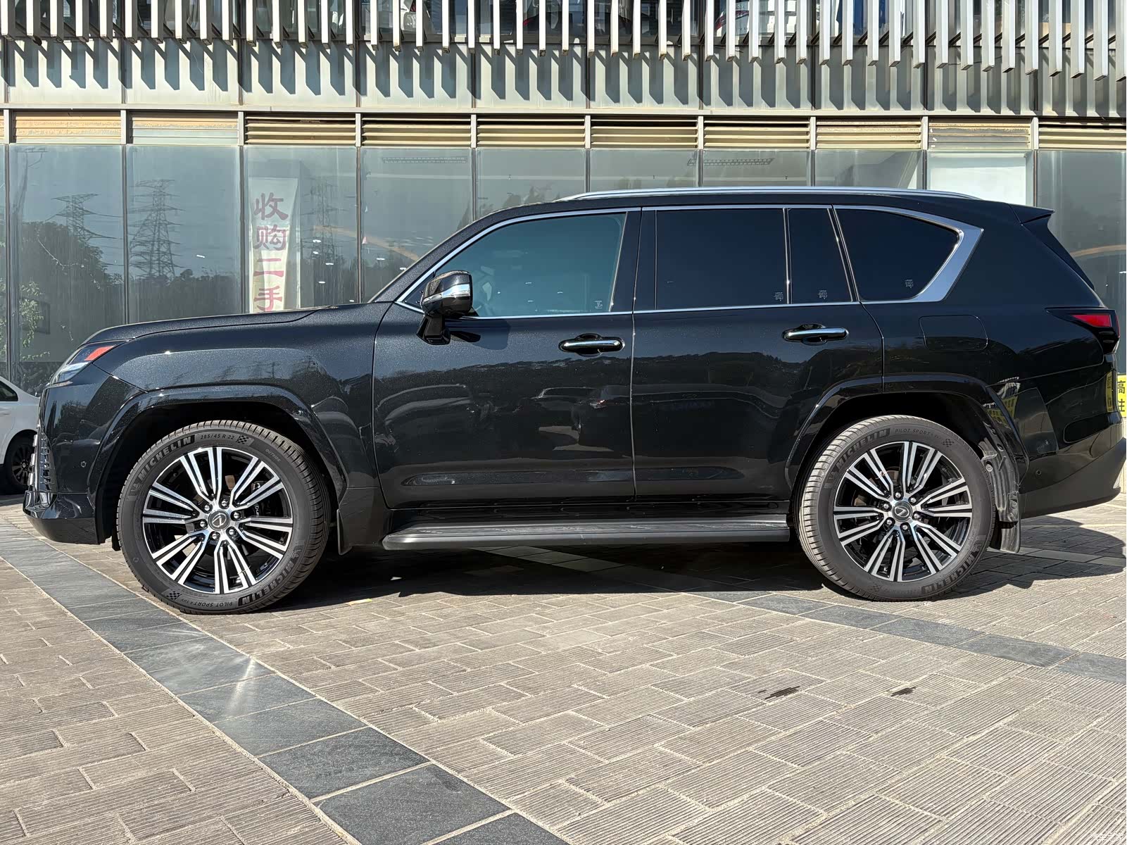 Lexus LX, 2025 3
