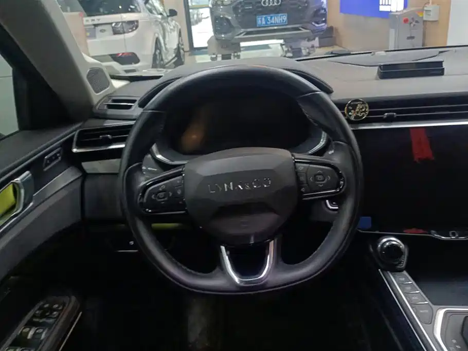Lynk & Co 01