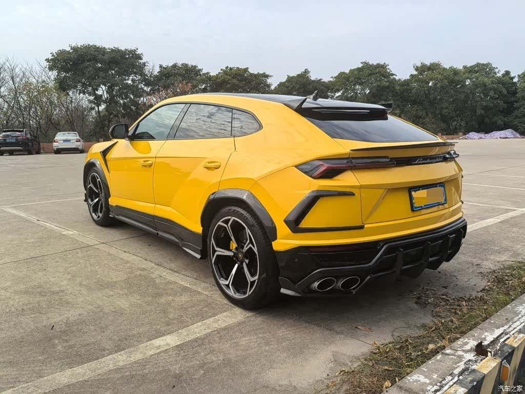 Lamborghini Urus, 2022 3