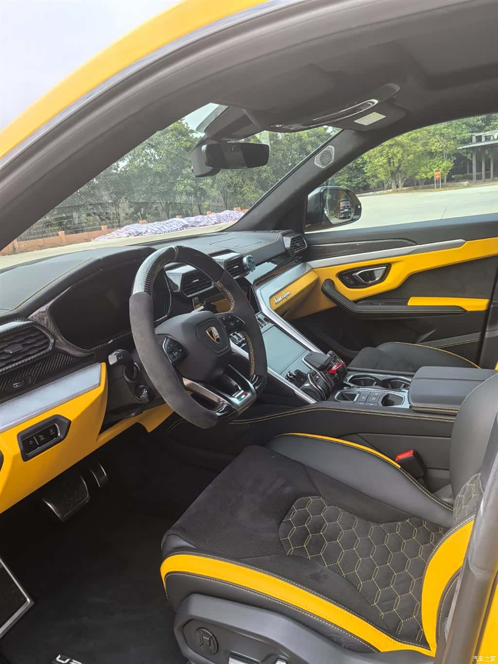 Lamborghini Urus, 2022 9