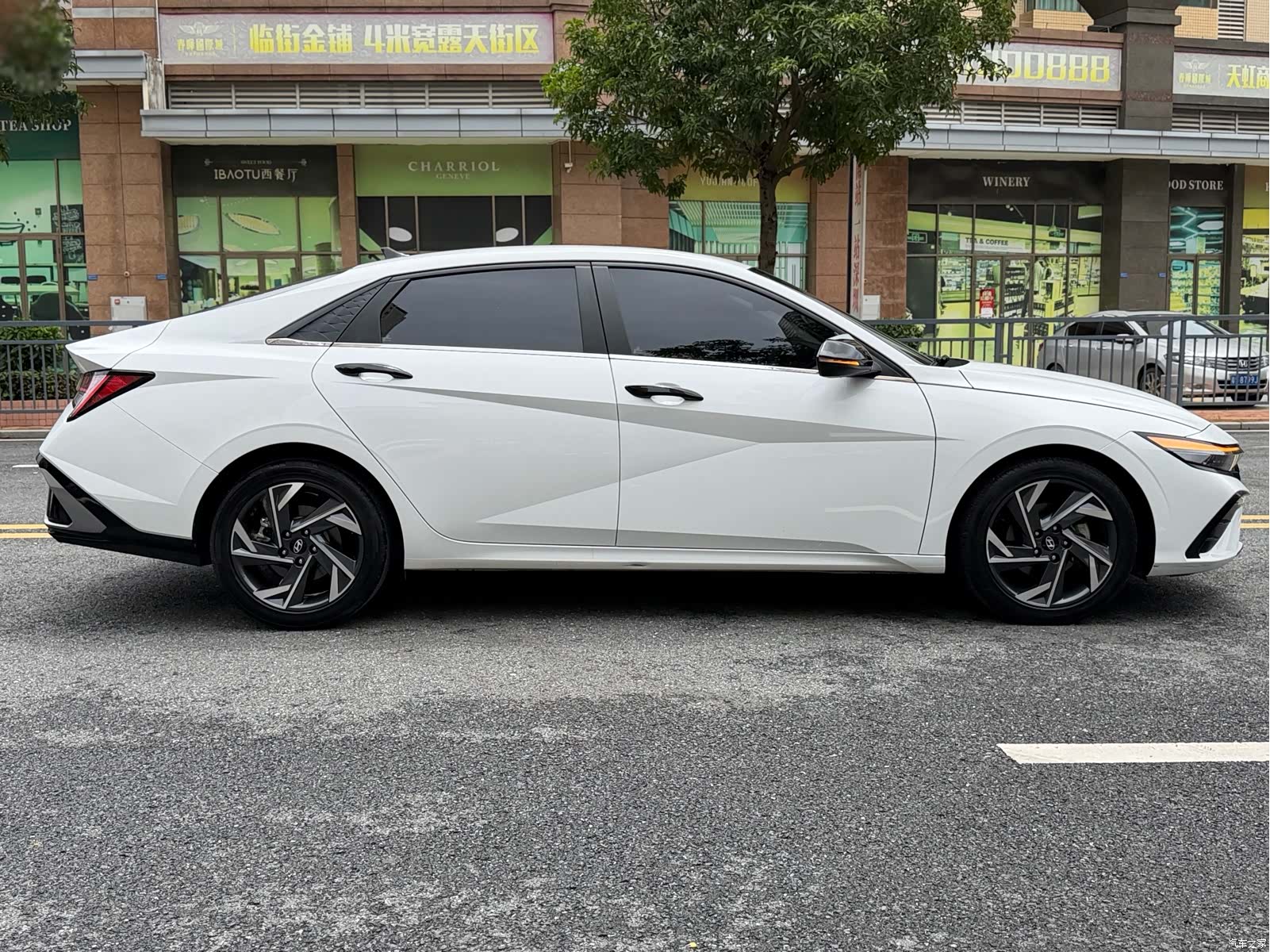 Hyundai Elantra, 2023 13