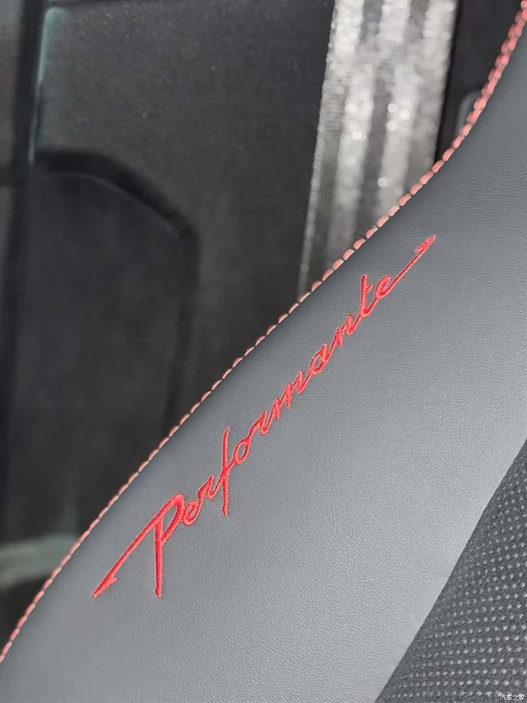 Lamborghini Urus, 2023 17