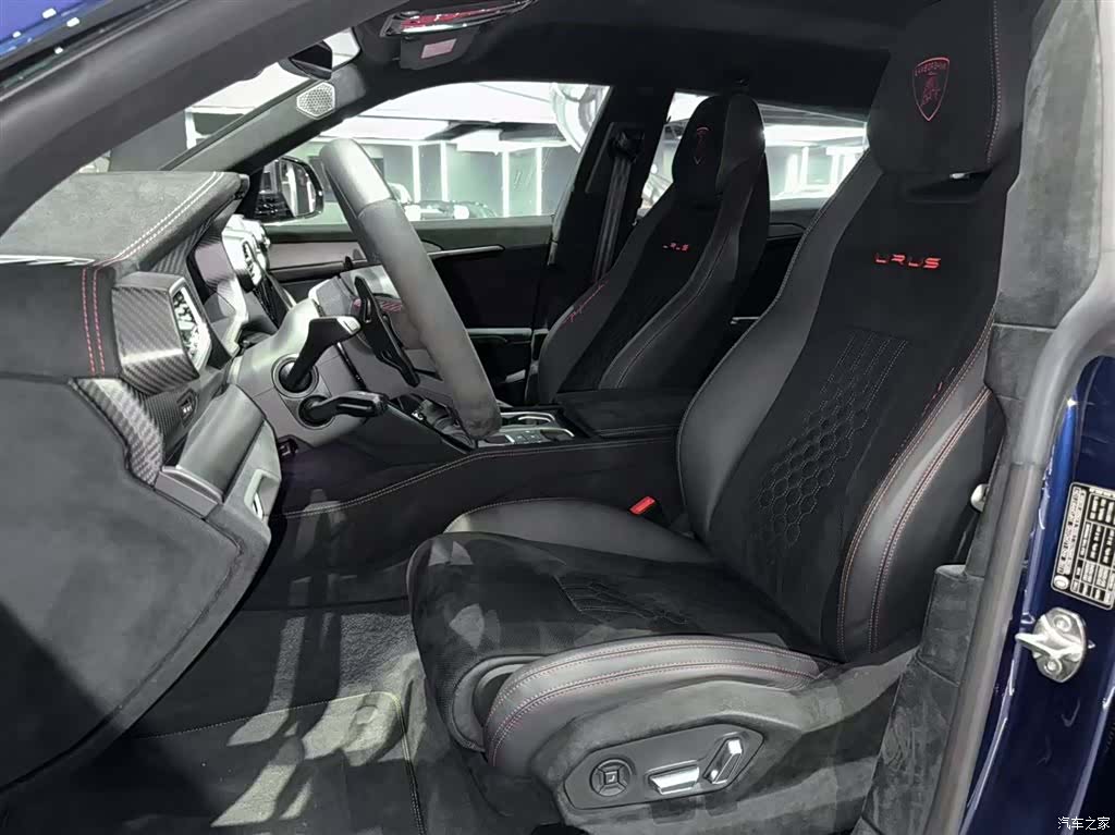 Lamborghini Urus, 2023 16
