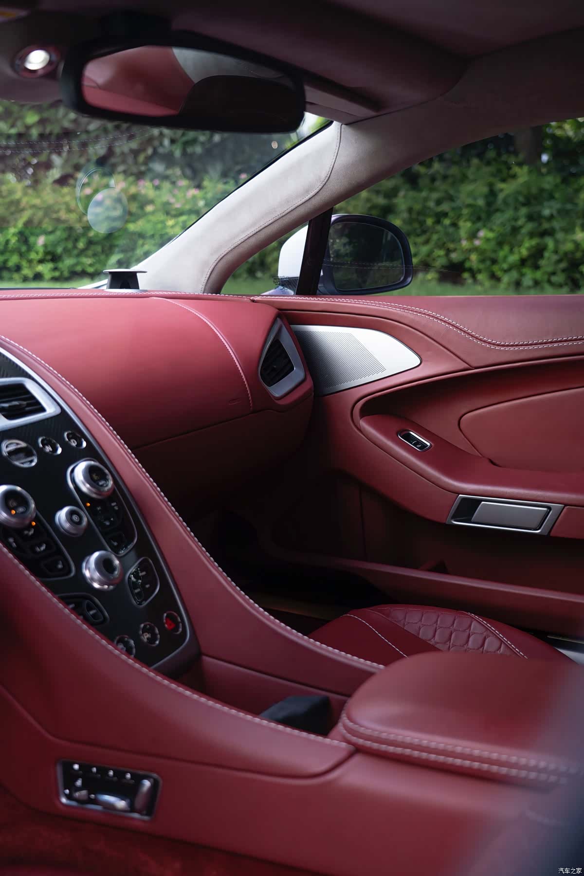 Aston Martin Vanquish, 2014 20