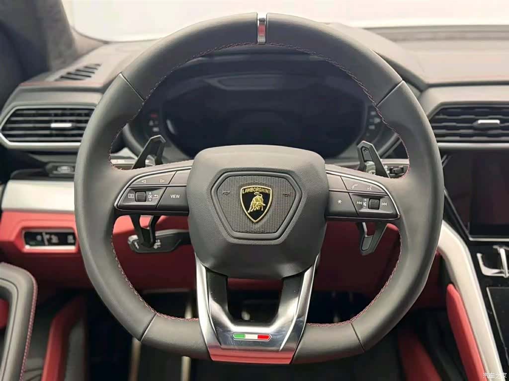 Lamborghini Urus, 2024 7