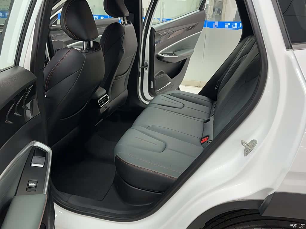 Geely Boyue, 2026 18