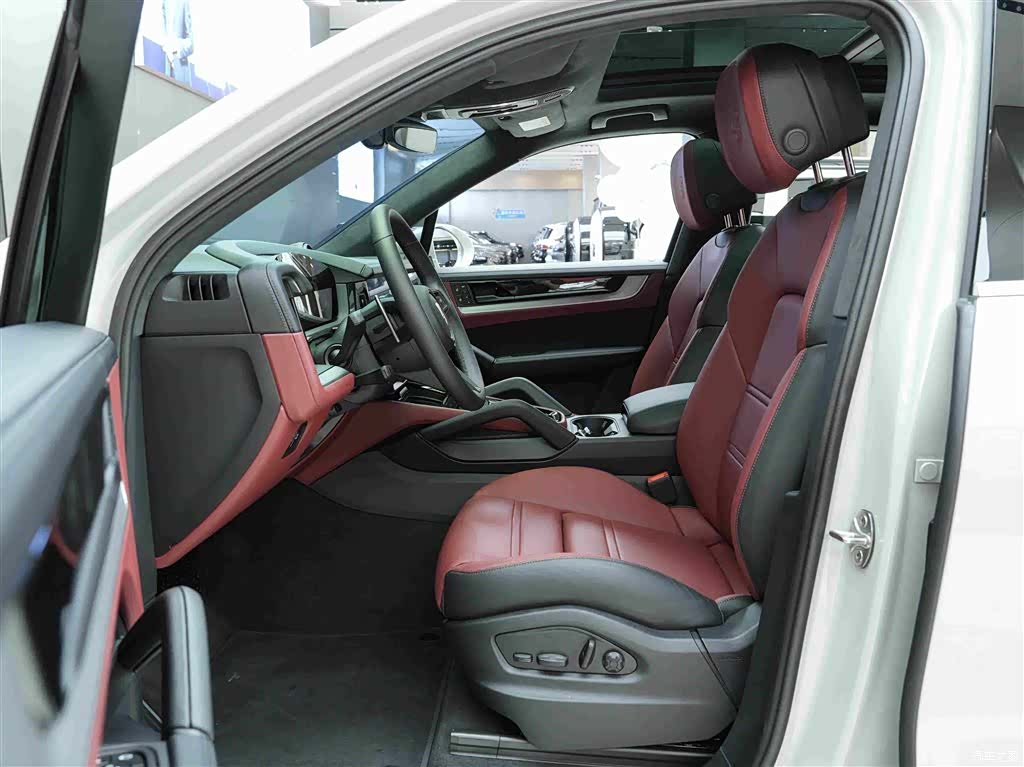 Porsche Cayenne, 2026 12