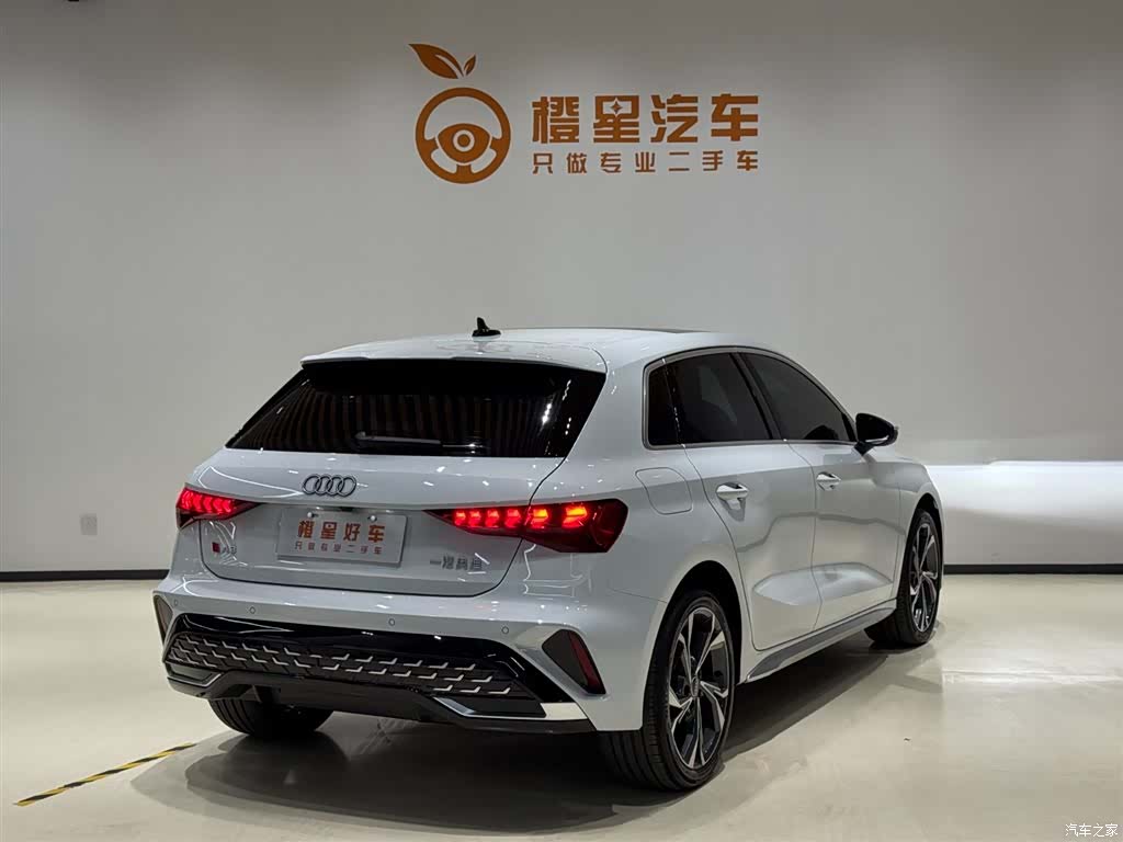 Audi Flying Spur, 2025 4