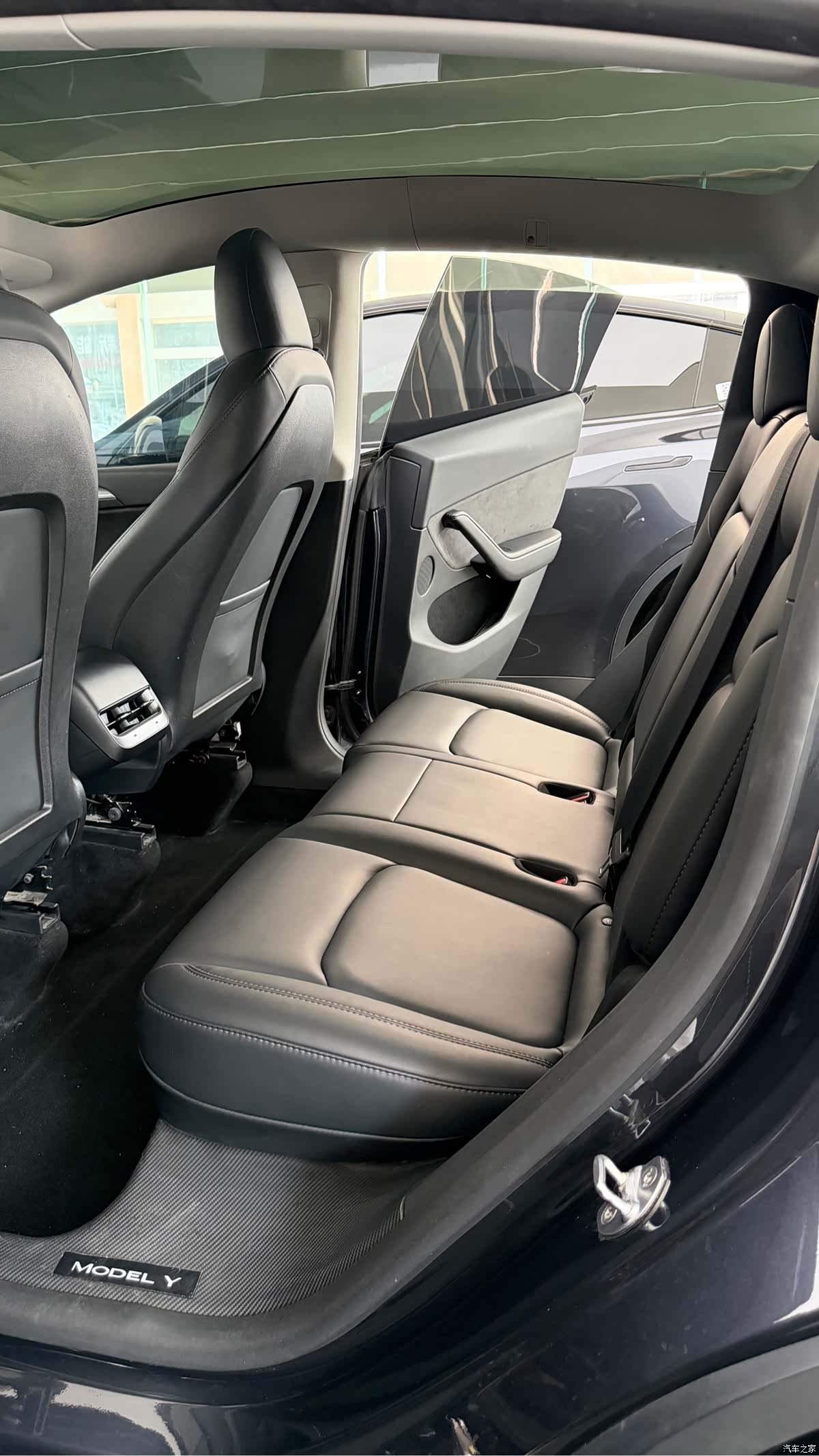 Tesla Model Y, 2024 8