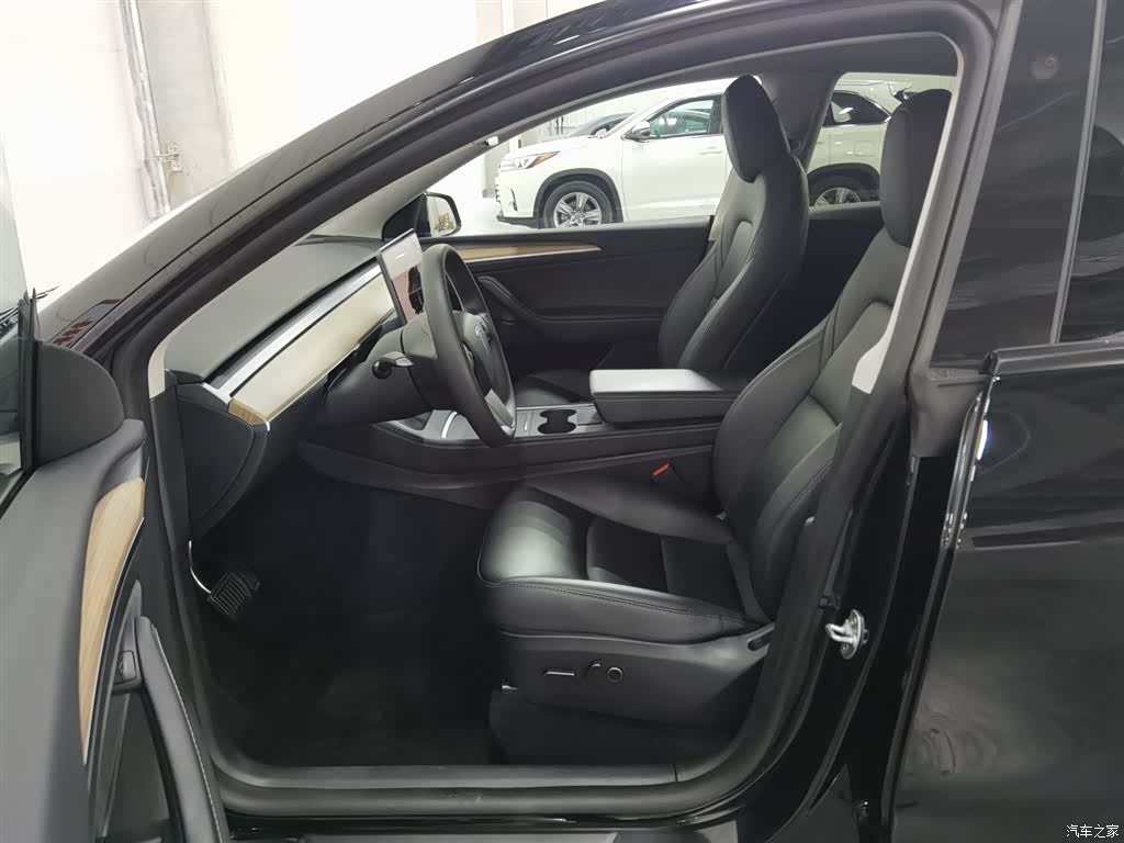 Tesla Model Y, 2023 10