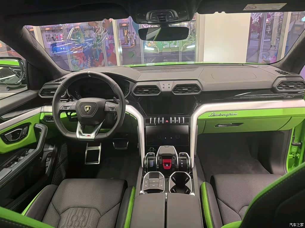 Lamborghini Urus, 2024 6