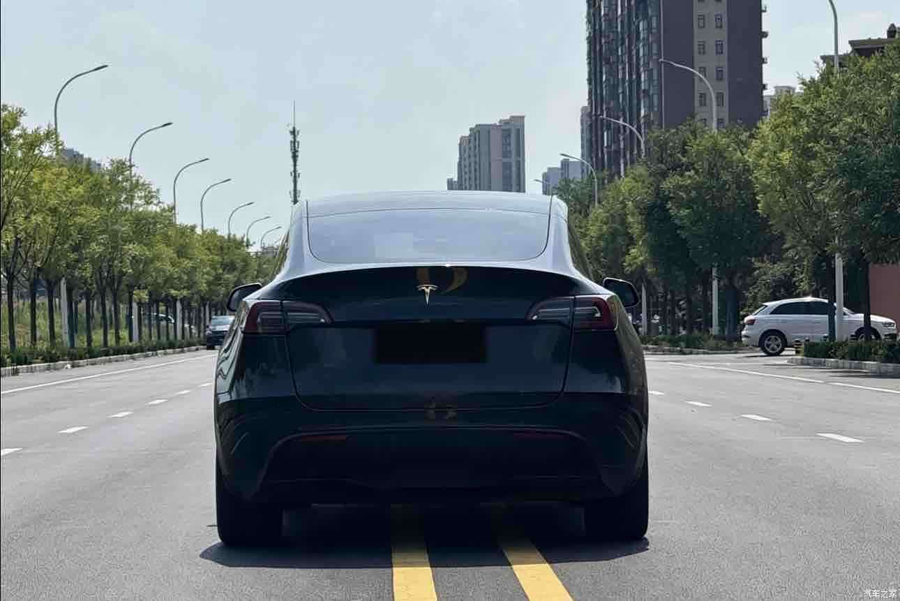Tesla Model Y, 2024 8