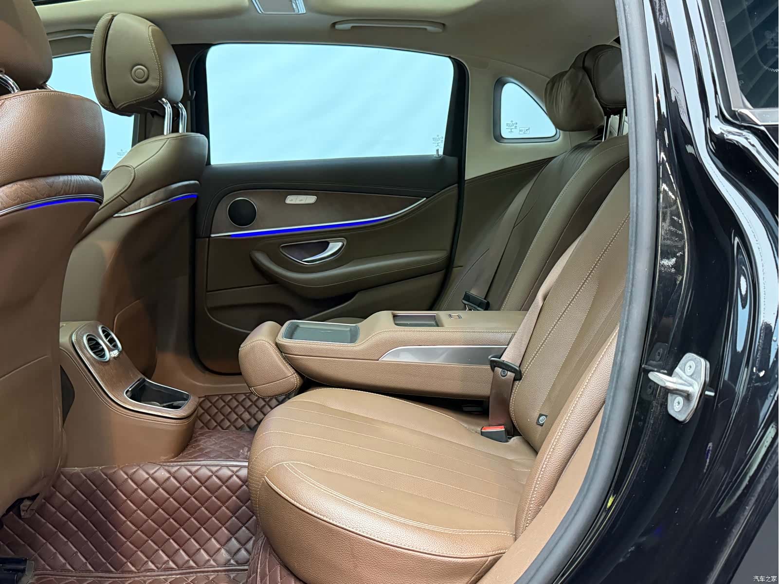 Mercedes-Benz E-Class, 2023 8