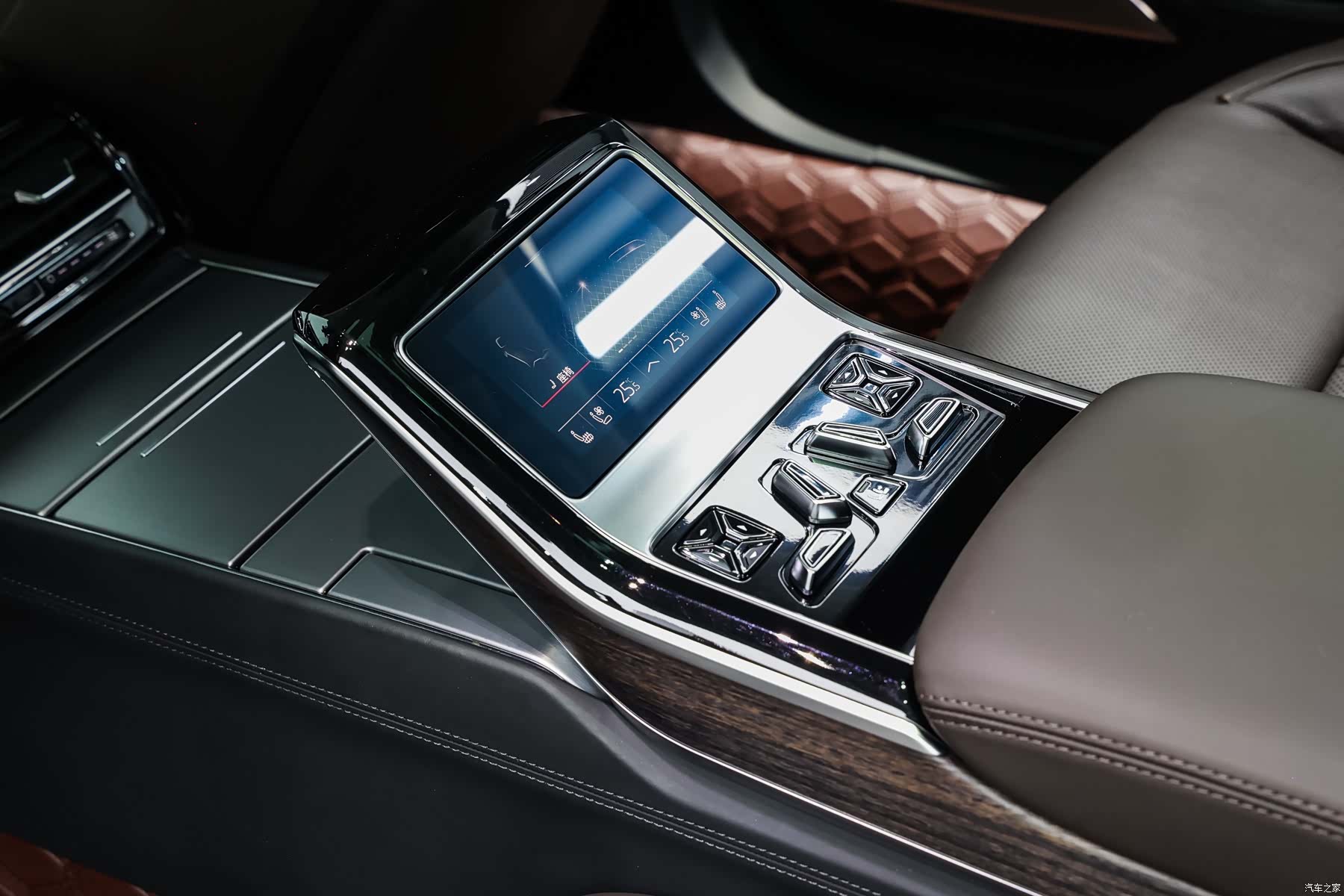 Audi A8L, 2022 20
