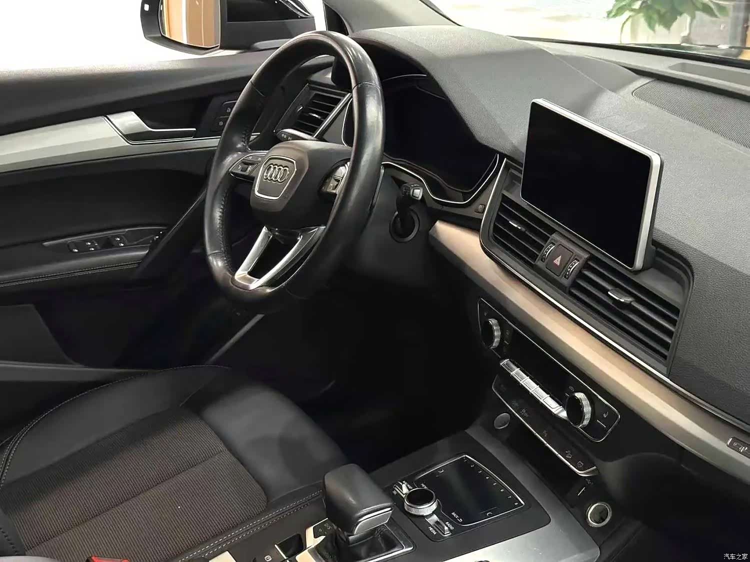 Audi Q5L, 2018 все фото
